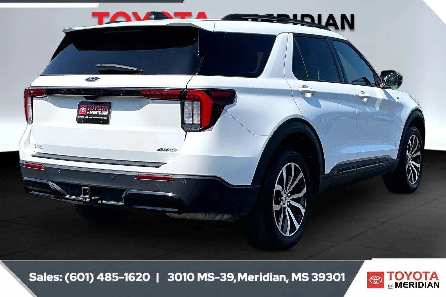 Used 2025 Star White Metallic Tri-Coat Ford ST-Line image 11
