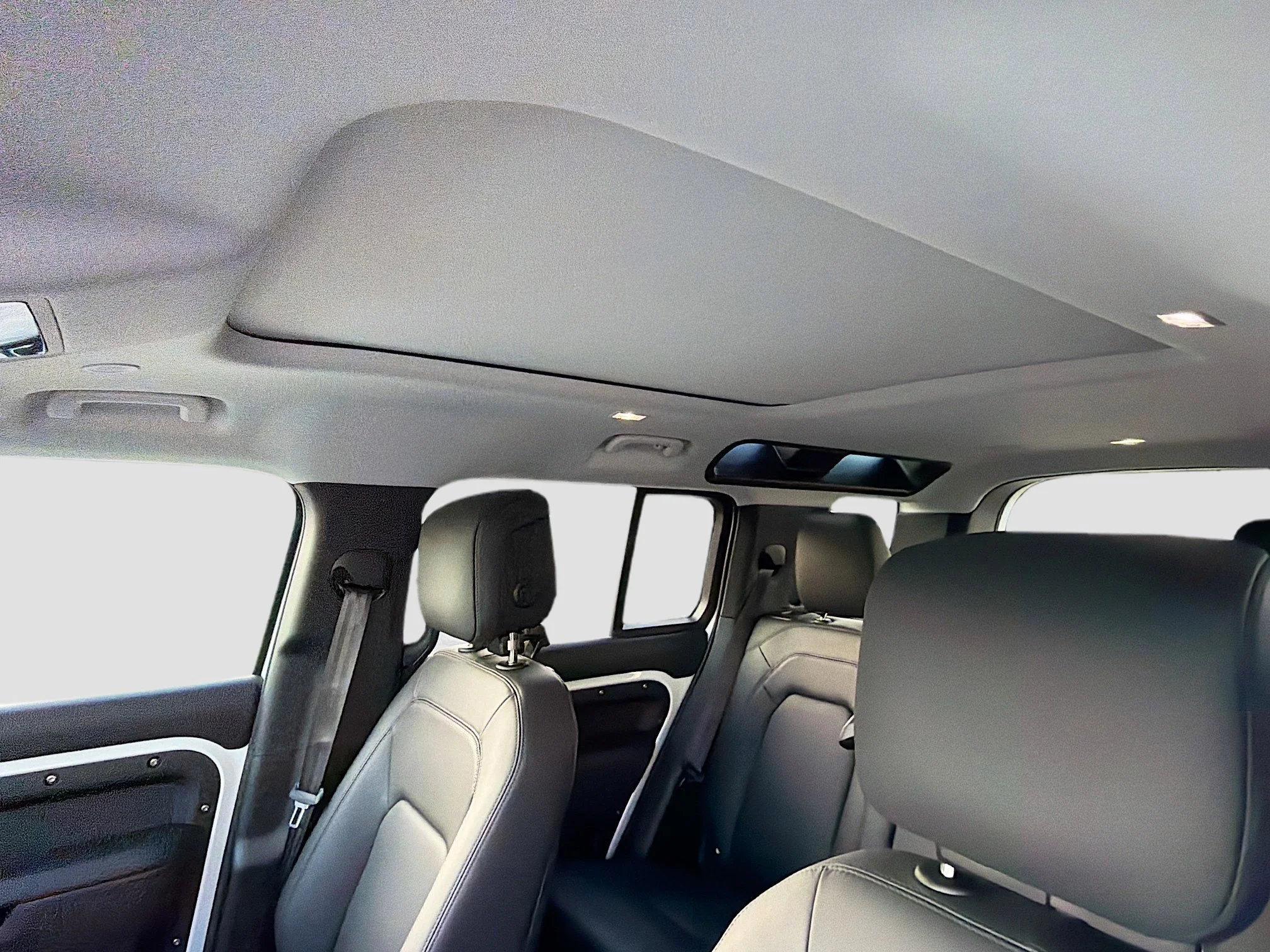 New 2026 Fuji White Land Rover X-Dynamic SE image 26