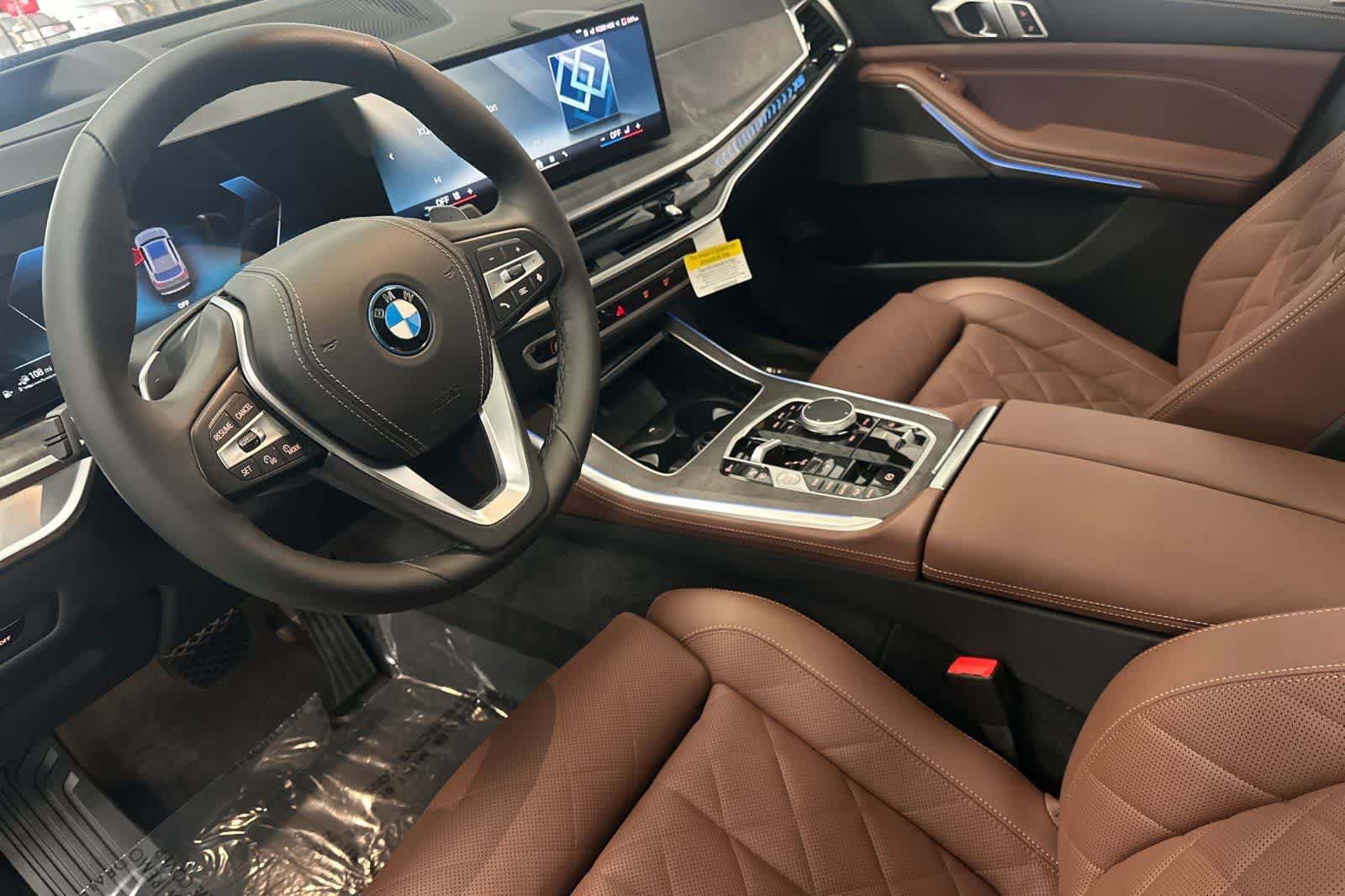 New 2026 Dravit Grey Metallic BMW xDrive50e image 11