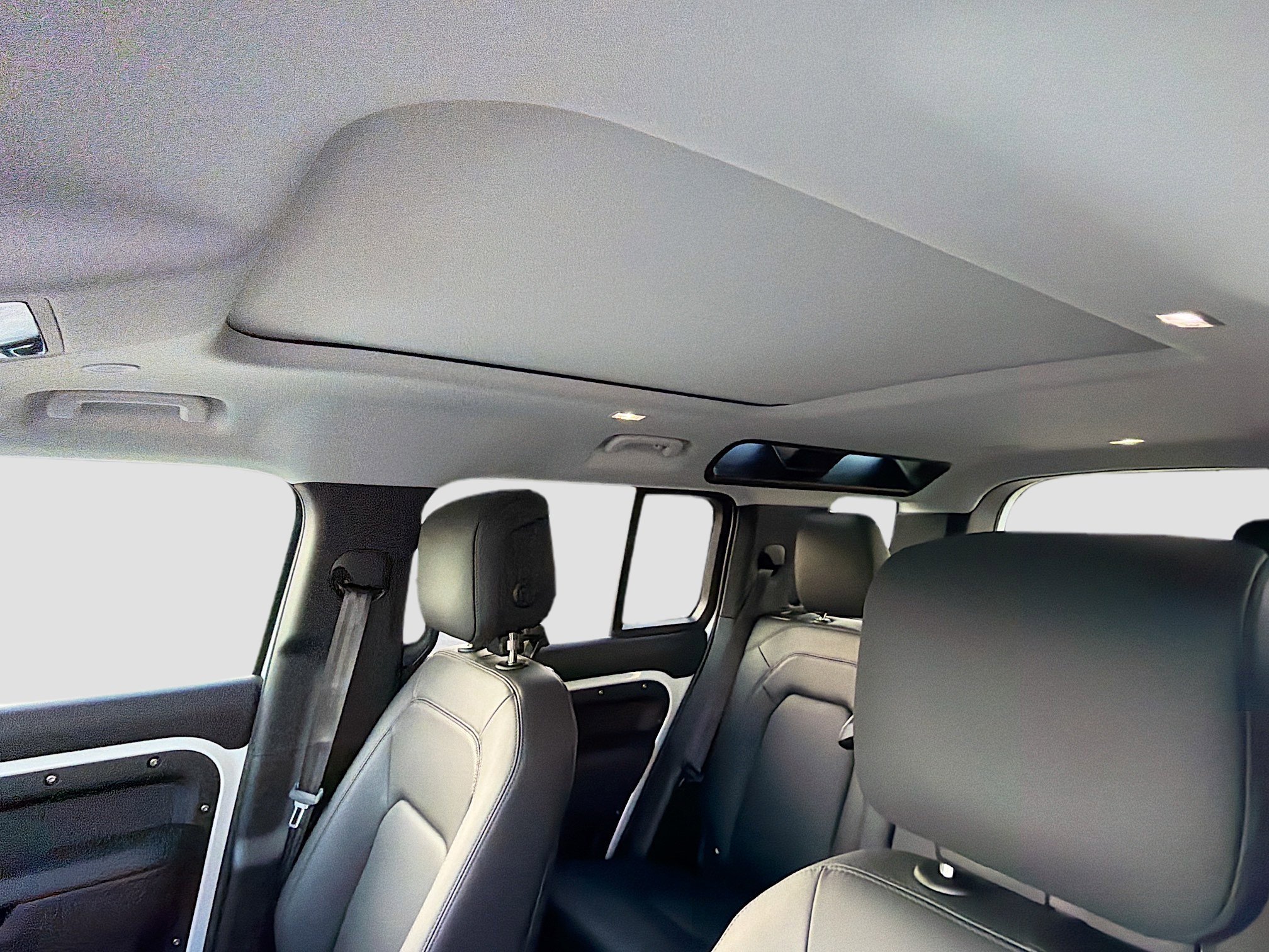 New 2026 Fuji White Land Rover X-Dynamic SE image 26