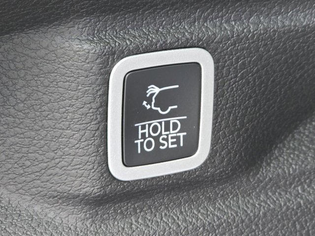New 2026 Baltic Gray Metallic Clear-Coat Exterior Paint Jeep Laredo image 23