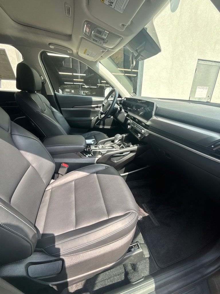 Certified Used 2025 Green Kia S image 27