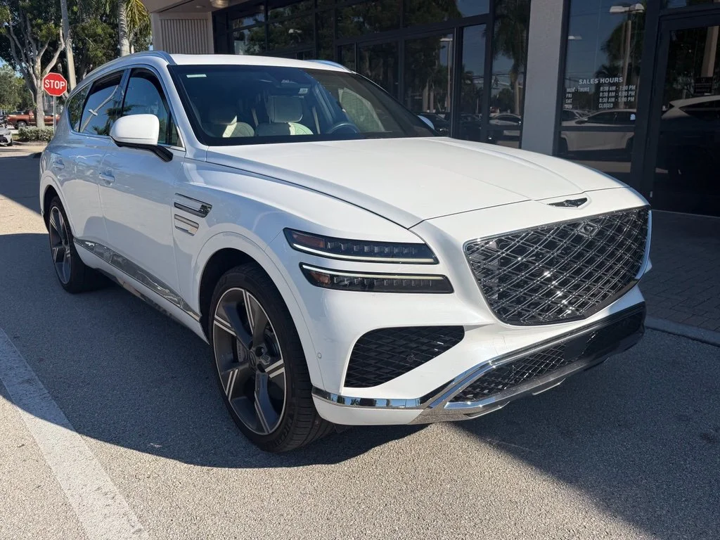 Used 2025 White Genesis 3.5T Prestige image 1