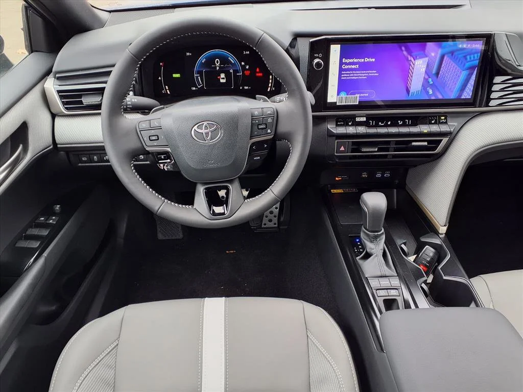 2026 Toyota Camry SE - Photo 4