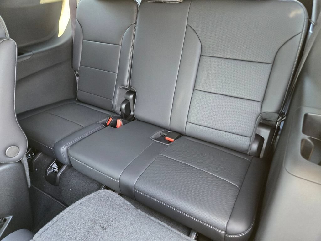 2027 Chevrolet Traverse LT - Photo 8
