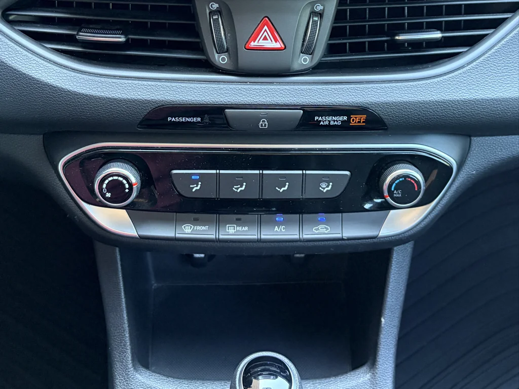 Used 2018 Summit Gray Hyundai Base image 34