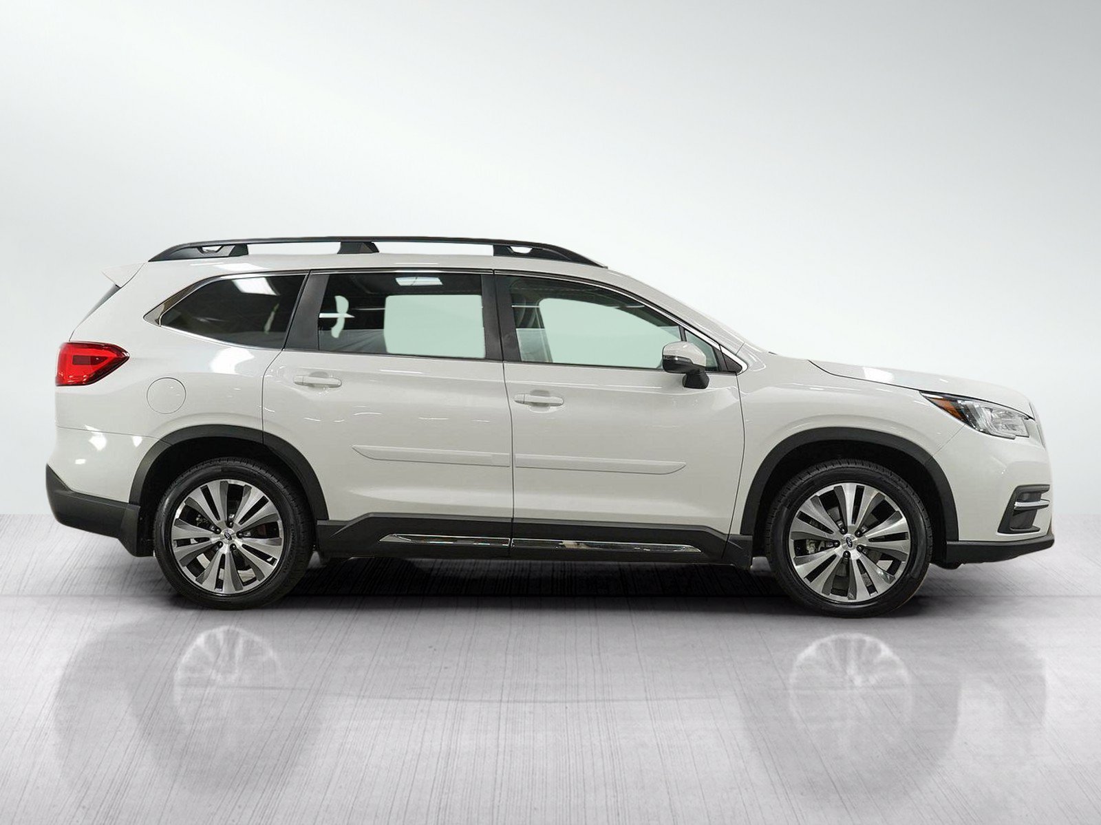 Used 2021 Crystal White Pearl Subaru Limited image 7