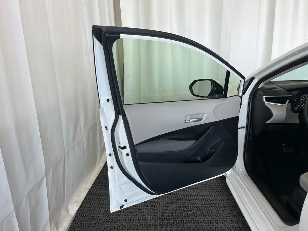 Used 2021 White Toyota LE image 18