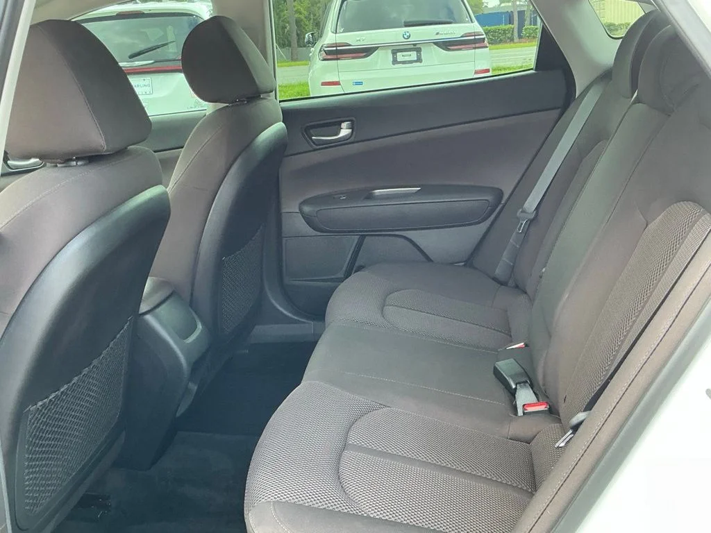 Used 2020 White Kia LX image 23