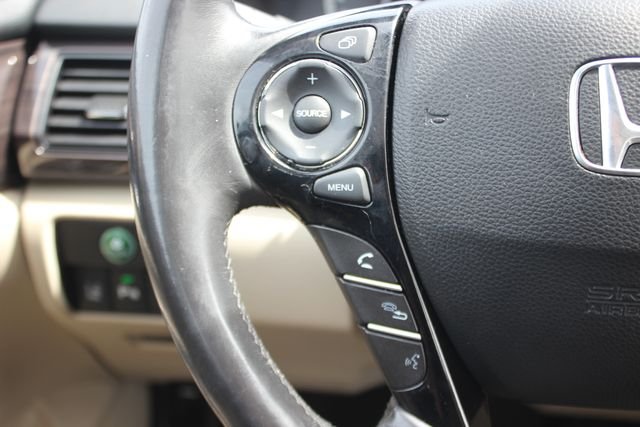 Used 2017 White Honda Touring image 15