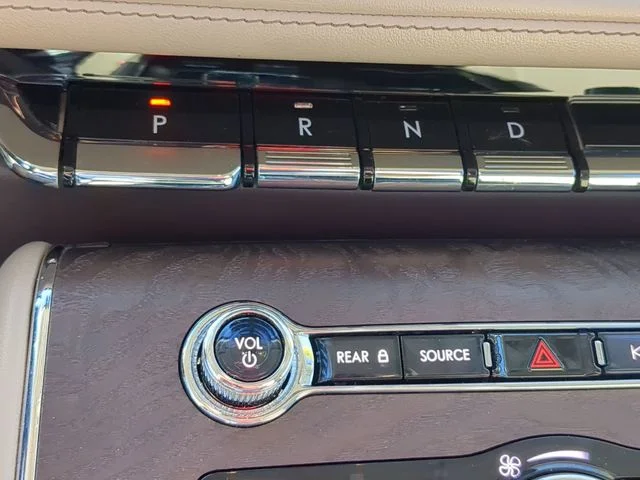 Used 2020 Blue Lincoln Reserve image 26