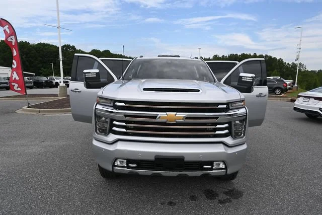Used 2022 Silver Ice Metallic Chevrolet High Country image 21
