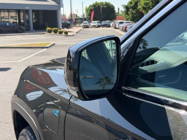 Used 2024  Jeep 4xe image 10