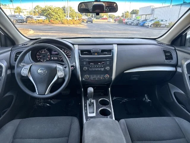 Used 2014 White Nissan 2.5 S image 9