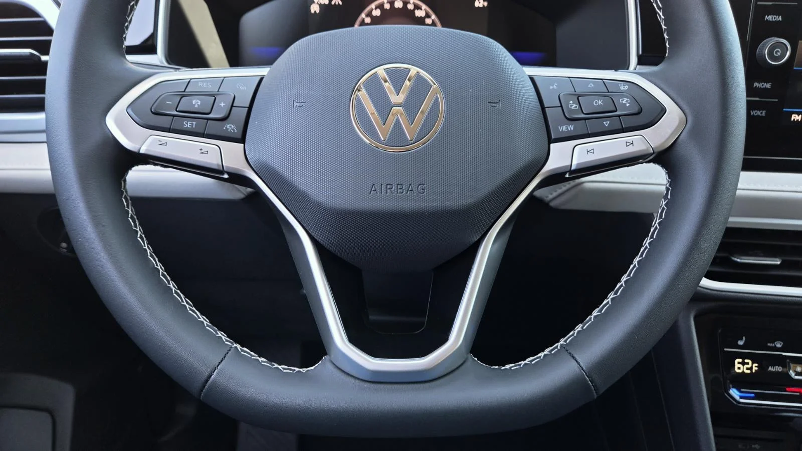 2025 Volkswagen Taos SE - Photo 26