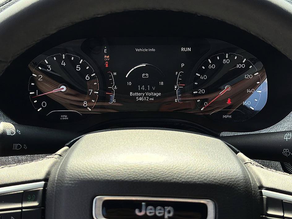 Used 2024 Bright White Clearcoat Jeep Latitude image 11