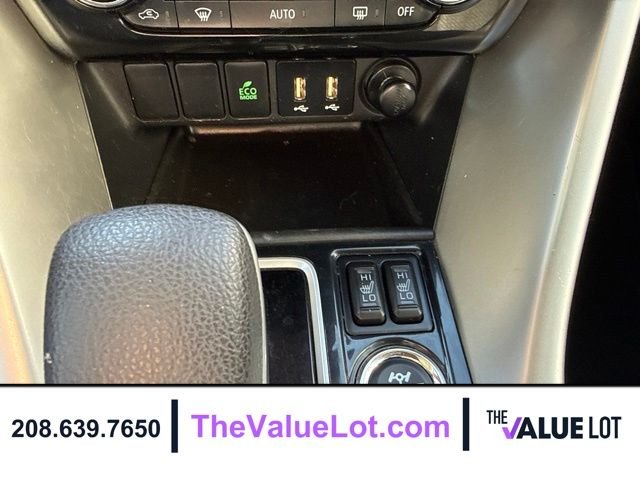 Used 2022  Mitsubishi LE image 14