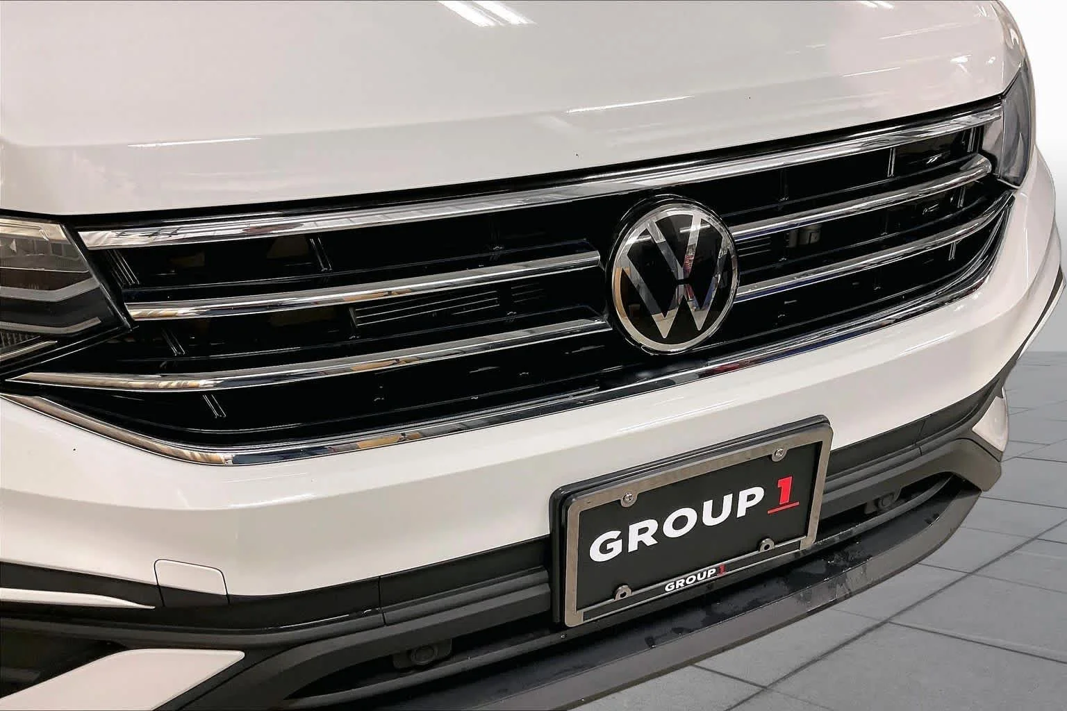 Used 2022 Pure White Volkswagen SE image 29