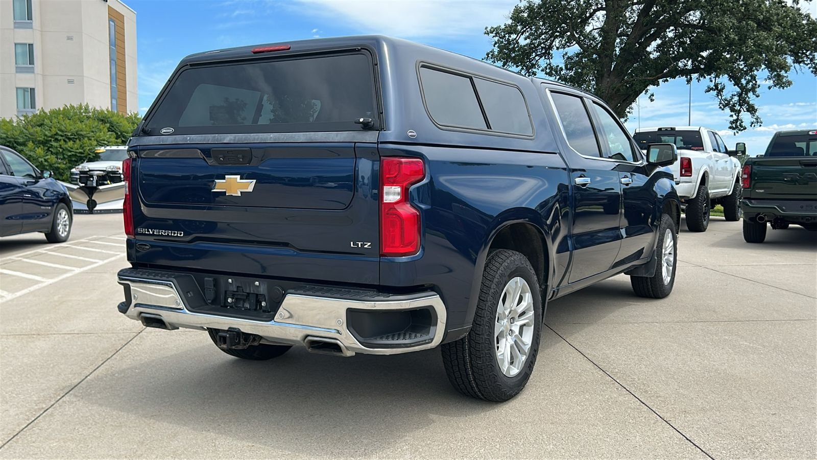 Used 2022 Blue Chevrolet LTZ image 4