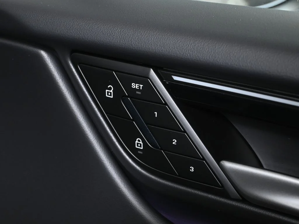 2026 Porsche Macan Base - Photo 40