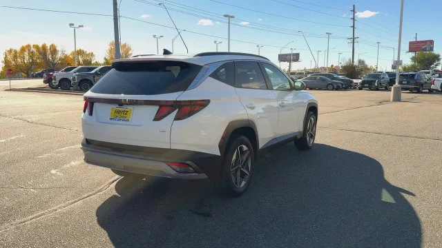 Used 2025 White Hyundai SEL image 8
