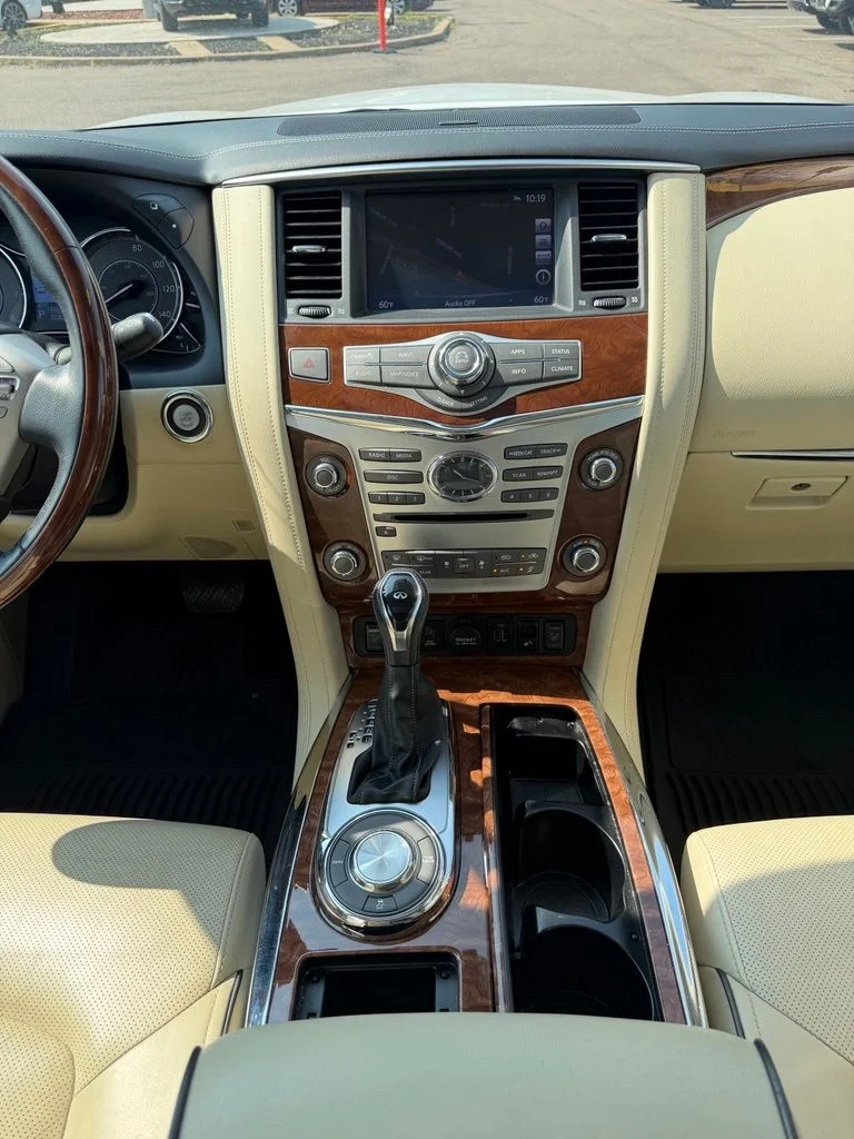Used 2018 White INFINITI Base image 17