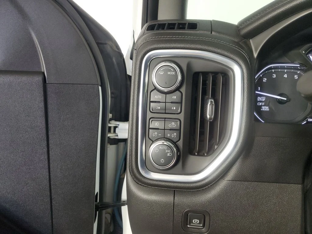 Used 2021 White GMC Elevation image 27