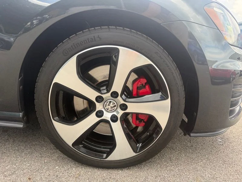 Used 2017  Volkswagen Autobahn image 18