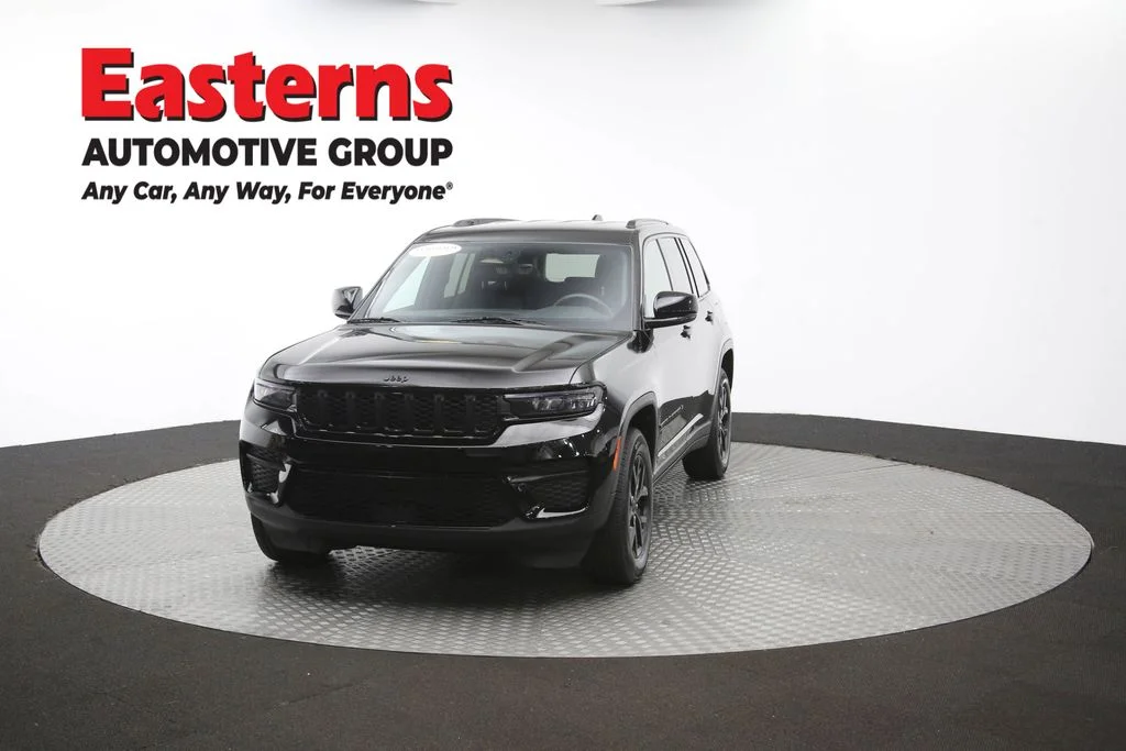 Used 2025 Black Jeep Altitude image 54