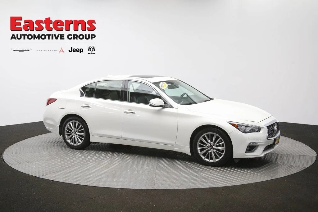 Used 2023 White INFINITI LUXE image 51