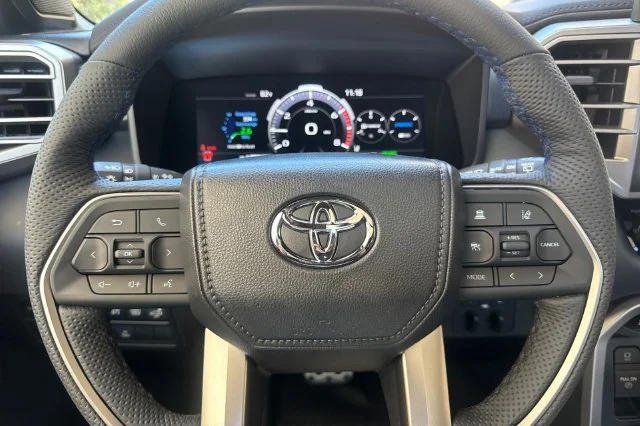 New 2026 Wind Chill Pearl <sup>1</sup> Toyota  Platinum image 26