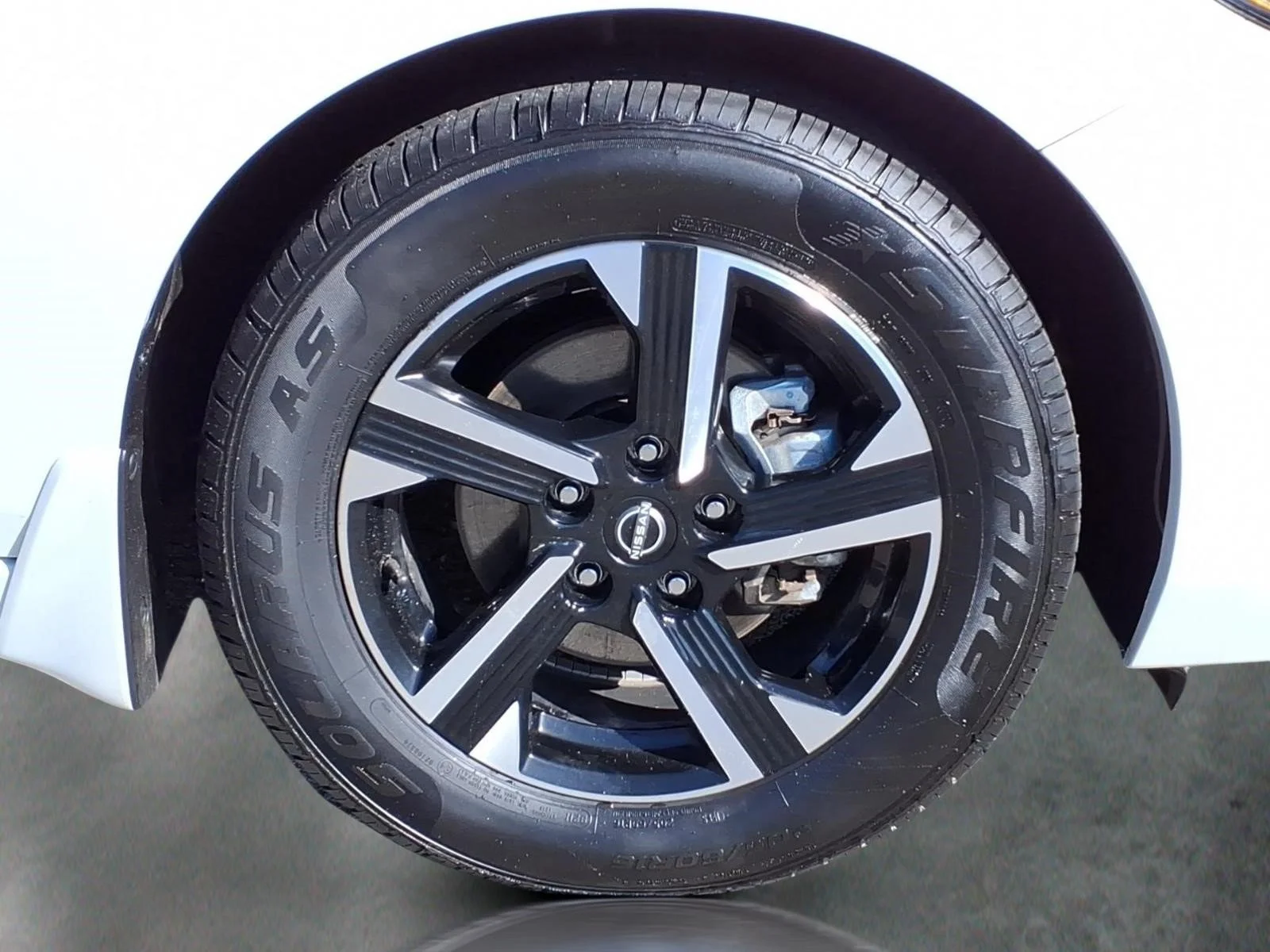 Used 2025 Aspen White Tricoat Qac Nissan SV image 10