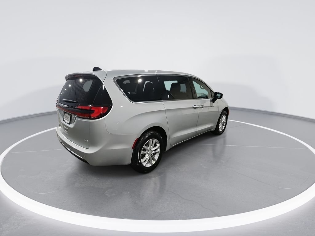 2026 Chrysler Pacifica Select - Photo 8