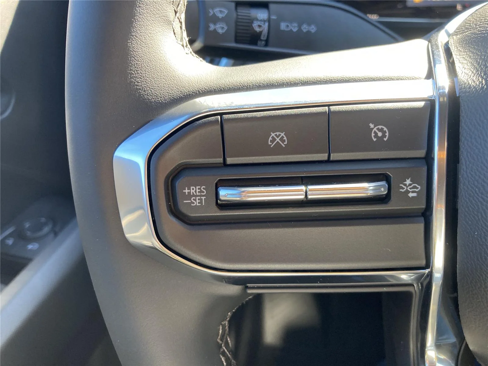 New 2026 Summit White GMC Elevation image 15