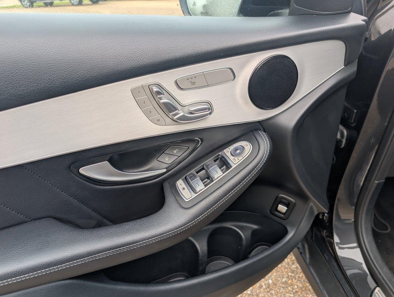 Used 2022 Graphite Grey Metallic Mercedes-Benz GLC 300 image 12