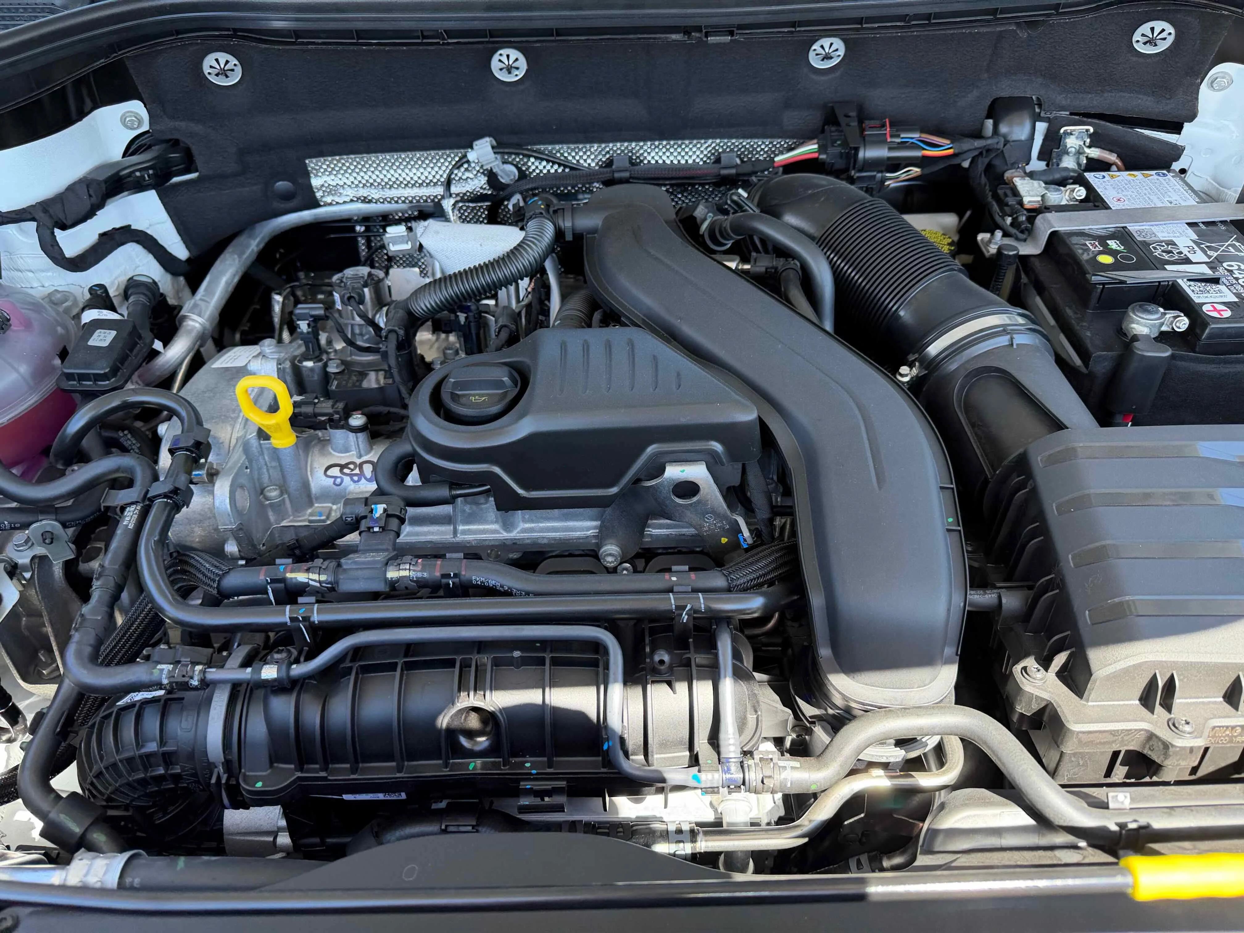 New 2026 Pure White Volkswagen SE image 32
