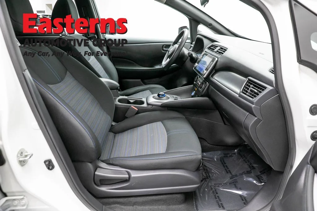 Used 2023 White Nissan S image 21