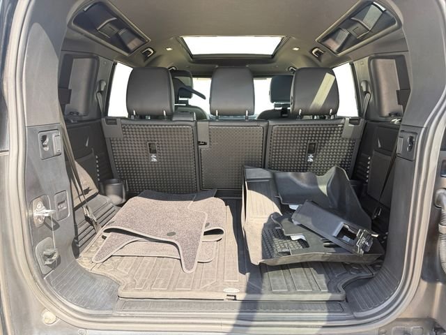 Used 2023 Eiger Grey Metallic Land Rover X-Dynamic SE image 18