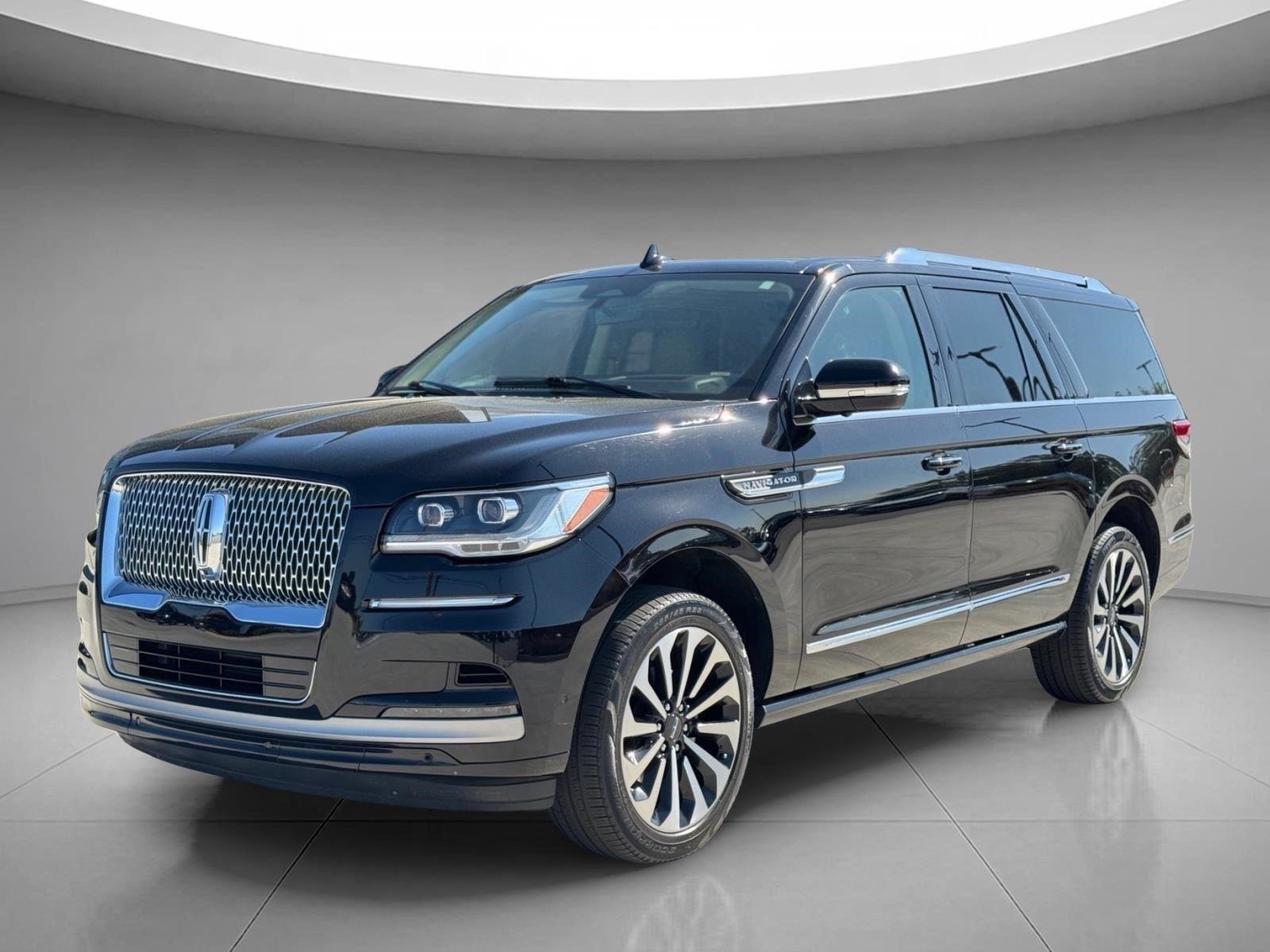 Used 2023 Infinite Black Metallic Clearcoat Lincoln Reserve image 1