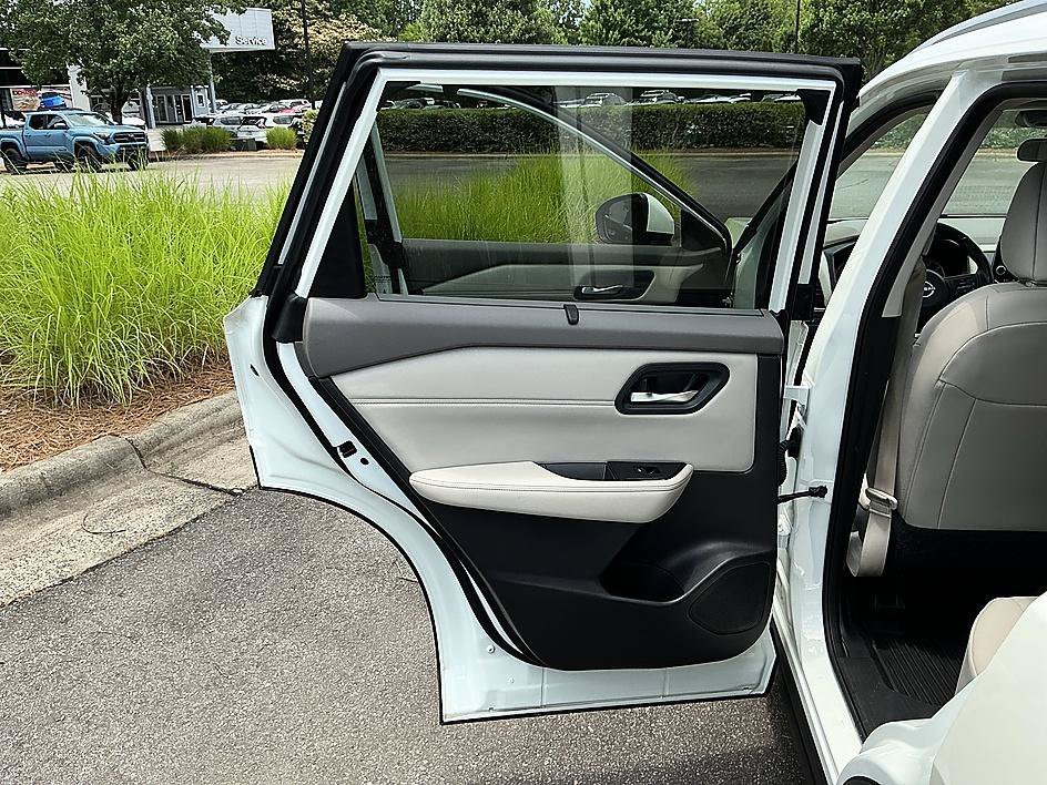 Certified Used 2023 Pearl White Tricoat Nissan SV image 21