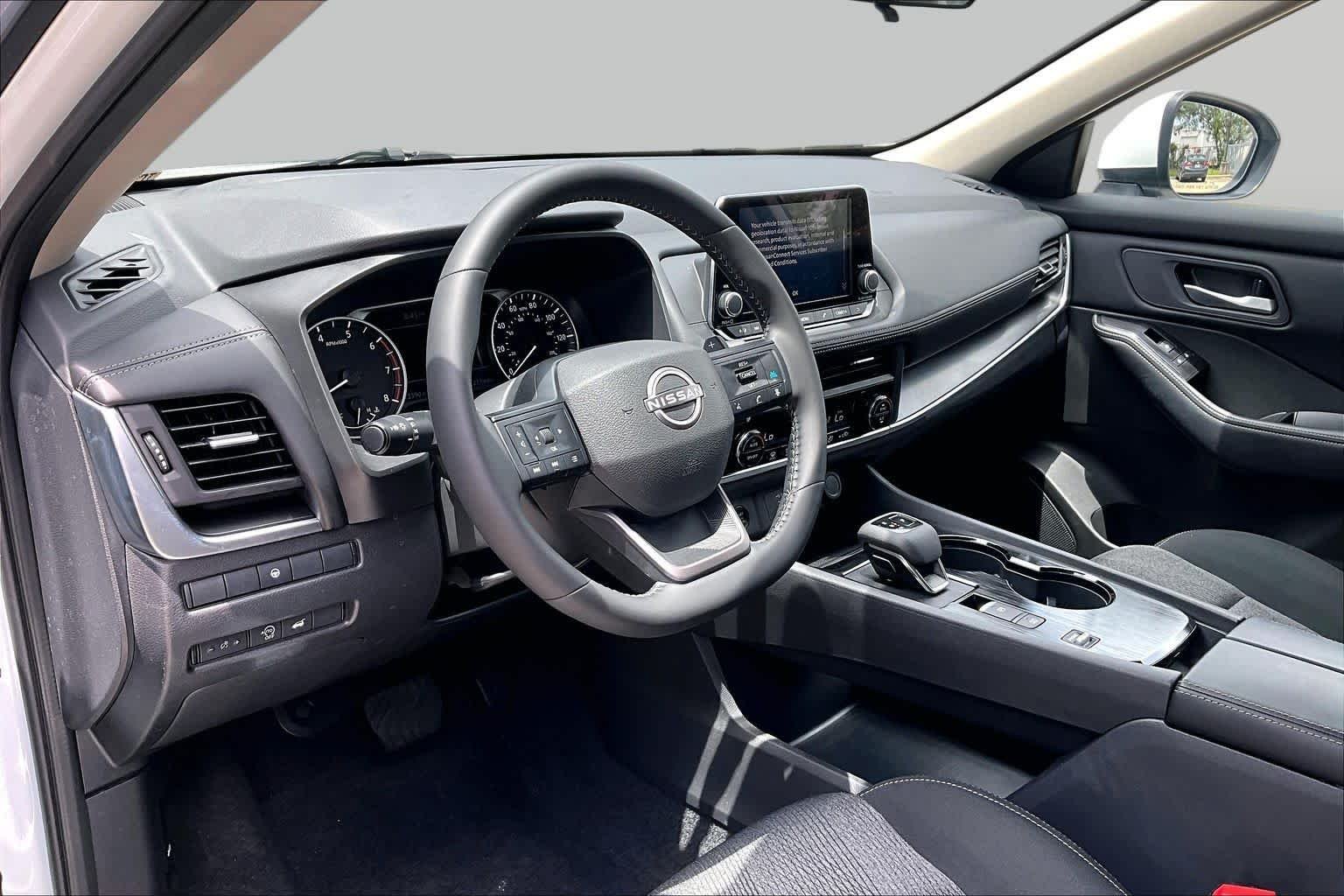 Used 2026 Everest White Pearl Tricoat Nissan SV image 17