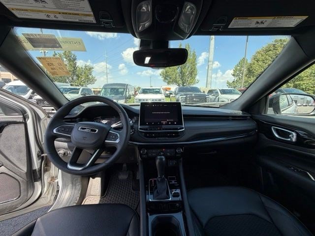Used 2025 Silver Zynith Jeep Latitude image 14