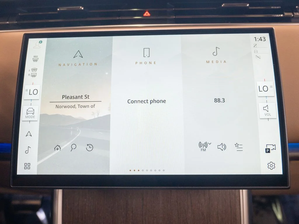 Used 2025 Gray Land Rover SE image 21