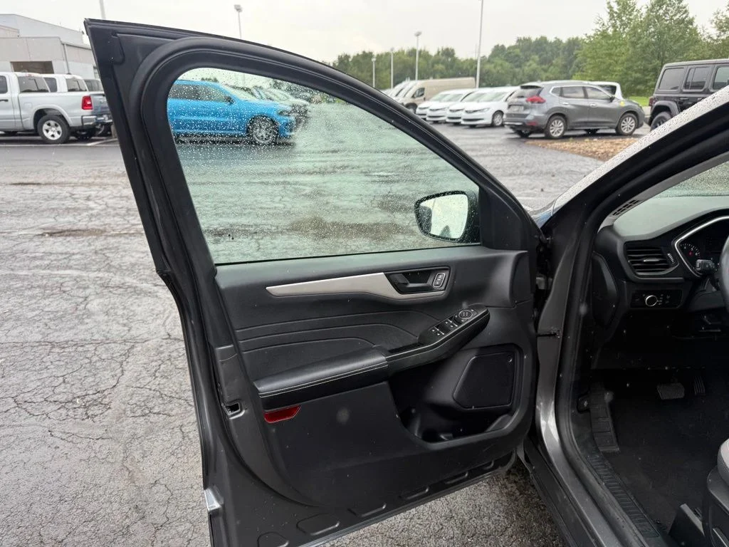 Used 2022 Gray Ford SE image 12