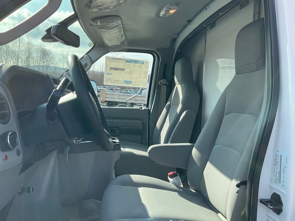 New 2026 Oxford White Ford E-350 SRW image 13