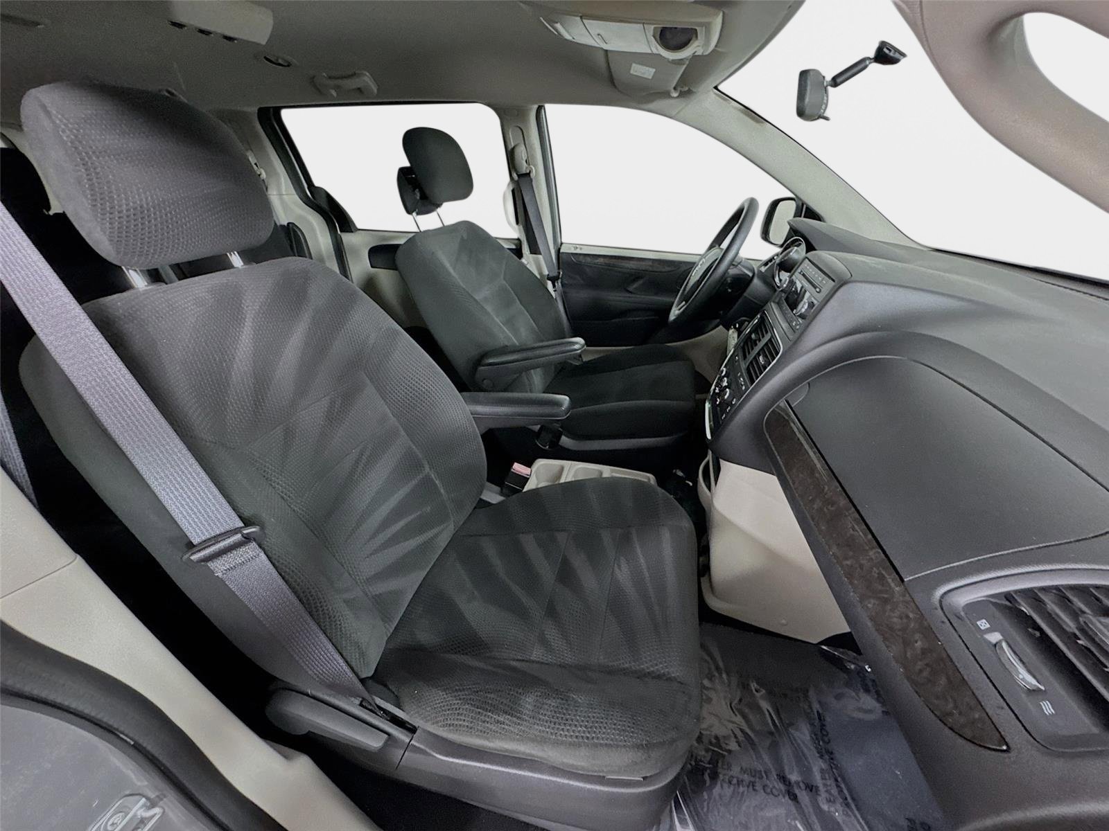 Used 2016 Billet Silver Metallic Clearcoat DODGE SE image 26