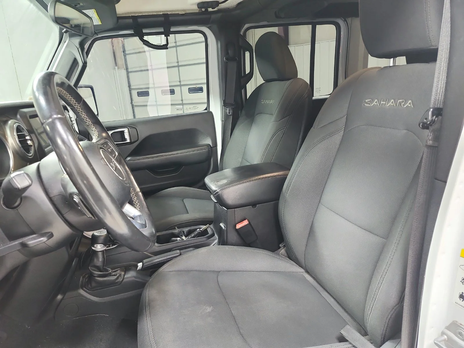 Used 2019 White Jeep Unlimited Sahara image 10
