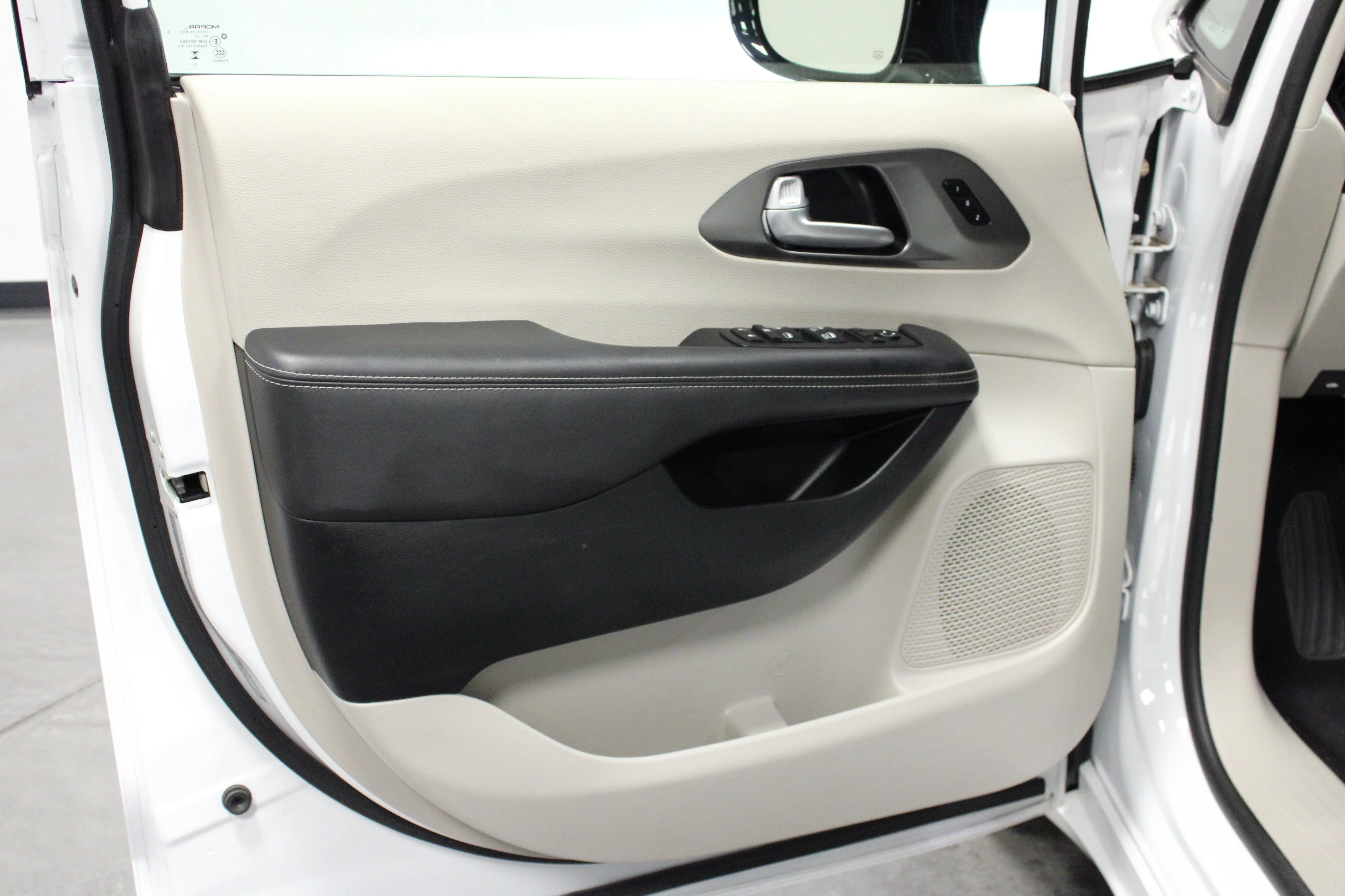 Used 2024 Bright White Clearcoat Chrysler Touring L image 11