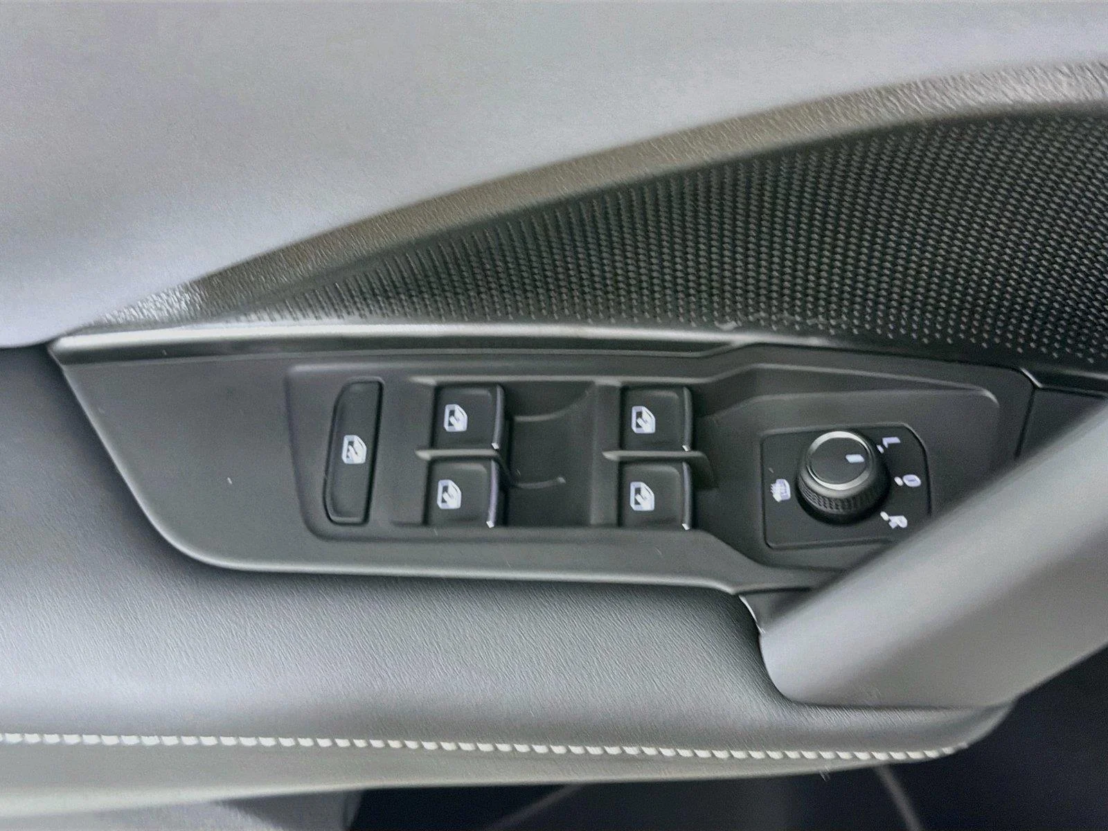 New 2026 Pure White Volkswagen SE image 16