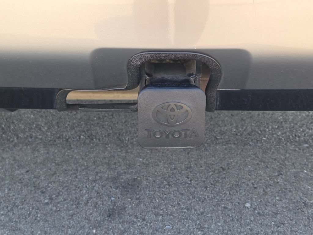 2022 Toyota RAV4 SE - Photo 27